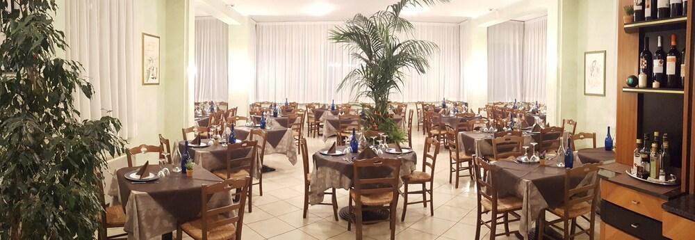 Hotel Gala Пезаро Экстерьер фото
