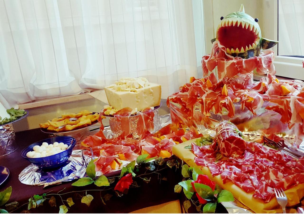 Hotel Gala Пезаро Экстерьер фото