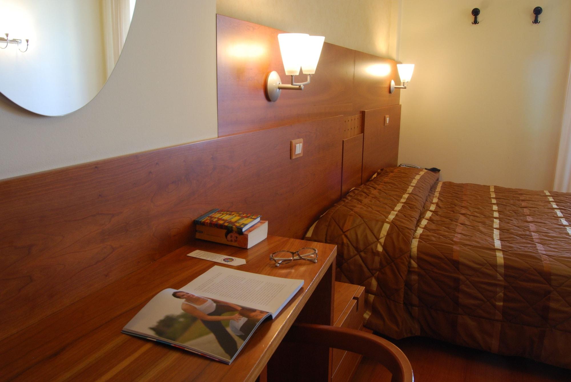 Hotel Gala Пезаро Экстерьер фото