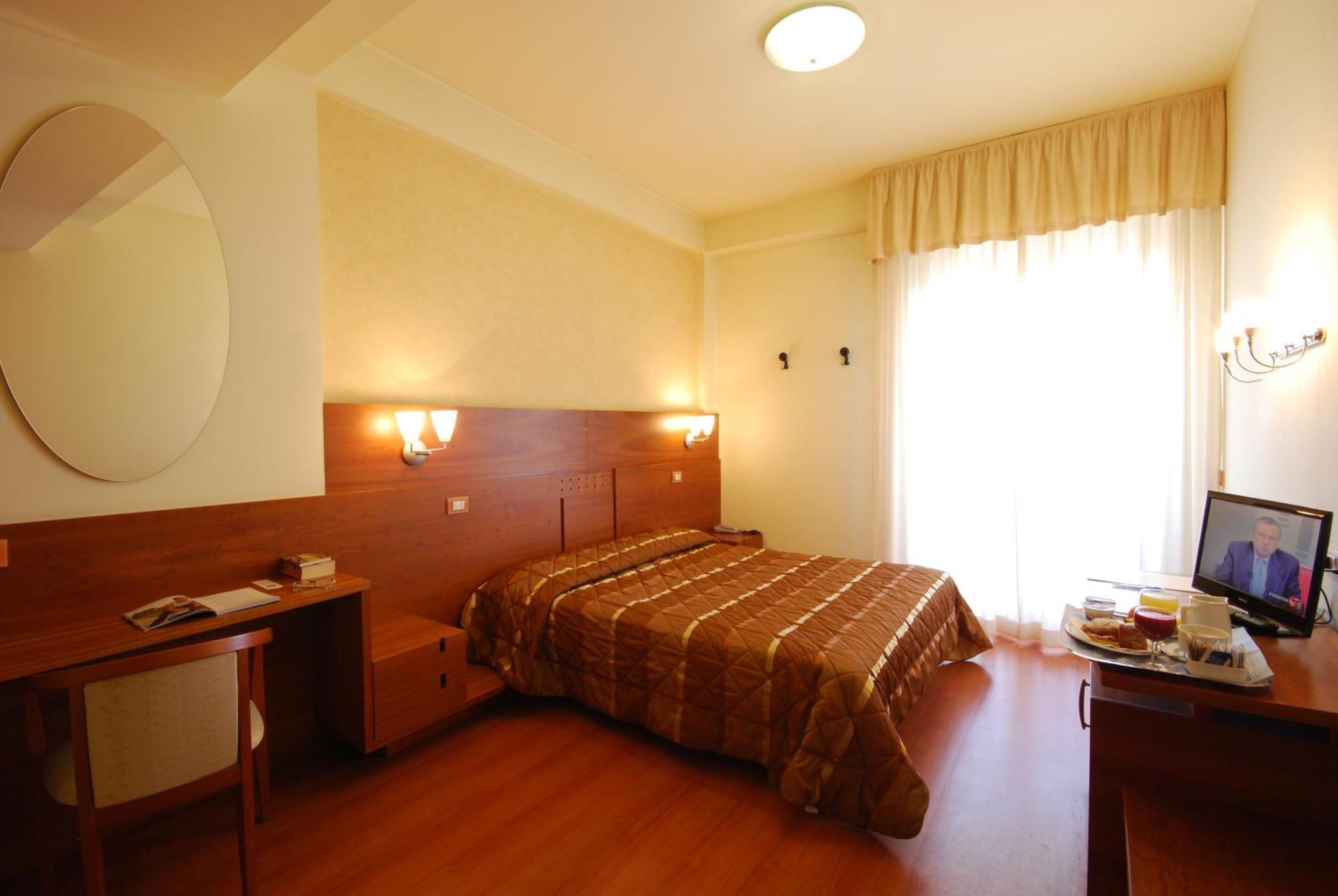 Hotel Gala Пезаро Экстерьер фото
