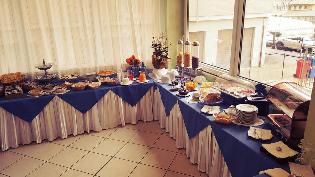 Hotel Gala Пезаро Экстерьер фото