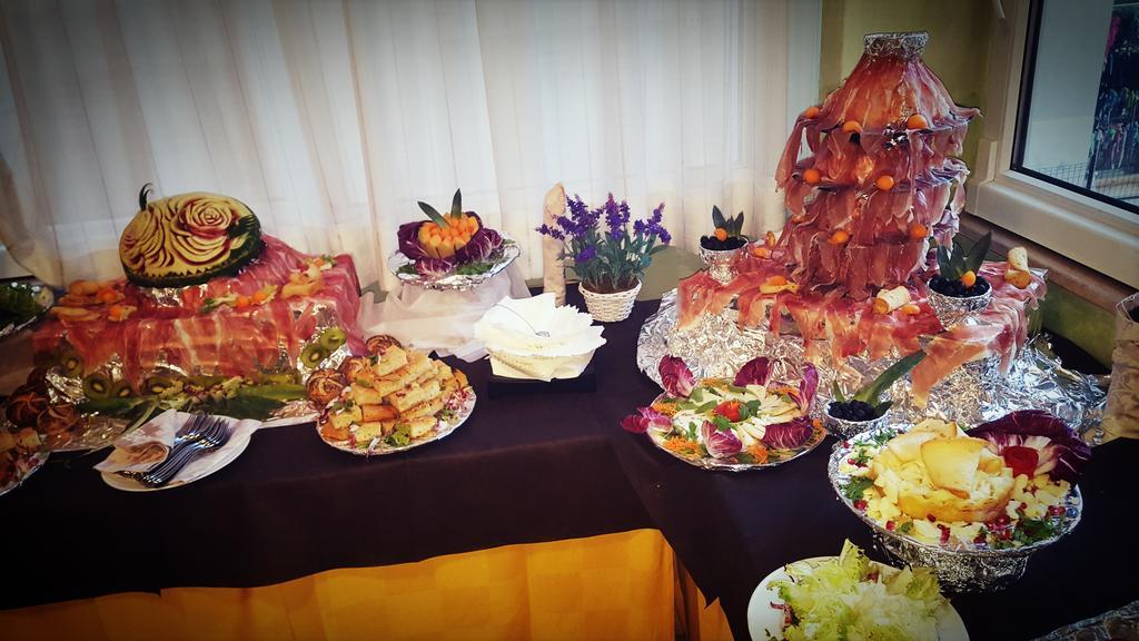 Hotel Gala Пезаро Экстерьер фото
