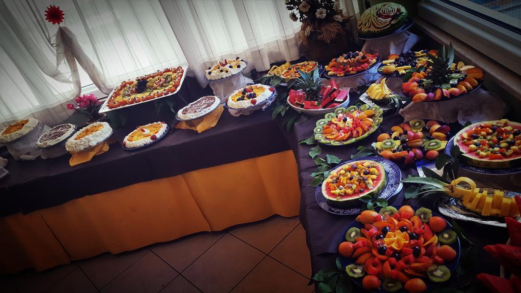 Hotel Gala Пезаро Экстерьер фото